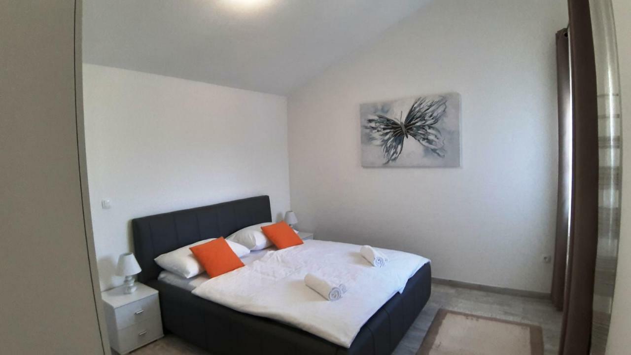 Relax Appartement Starigrad Paklenica Buitenkant foto